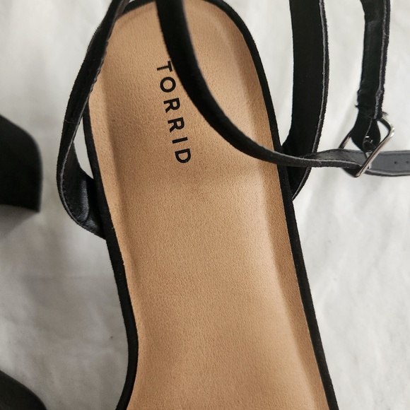 Women's Torrid Faux Black Suede w Ankle Strap Block Heel Platform Shoes 10.5 ww - Picture 3 of 15